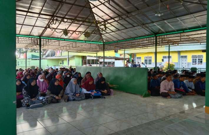 Menanamkan Nilai Religius Melalui Kegiatan Tahlil dan Do’a Bersama
